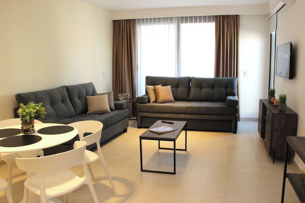 In House BA - College — Caseros