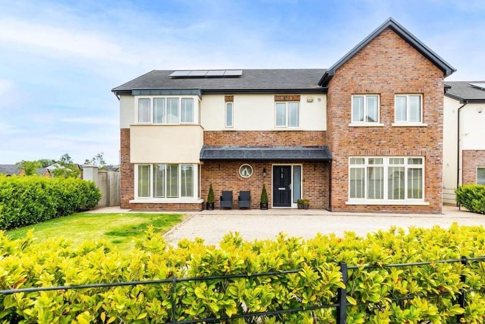 Modern Homestay Room Near Dublin Airport — Dublin