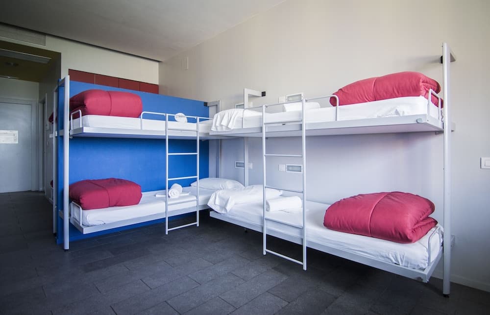 Centre Esplai Hostel — Cornellà de Llobregat