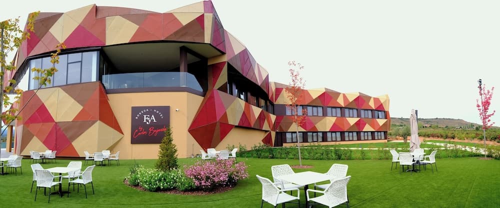 Hotel-Bodegas FyA — Logrono