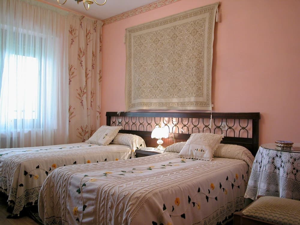 Garden House Hotel — Leon