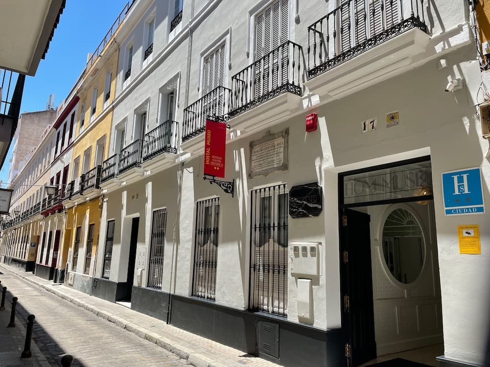 HOSTAL HOM MUSEO — Seville
