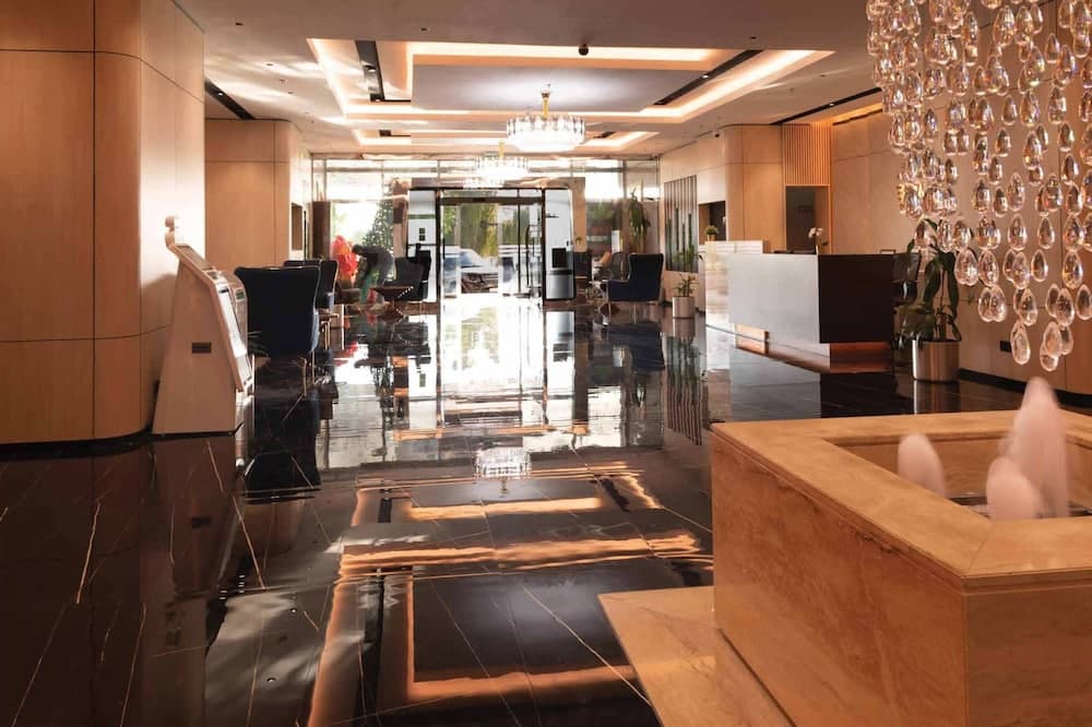 Wescott Plaza Hotel Apartment — Dubai