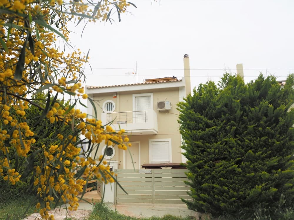 Villa Vivian — Saronis